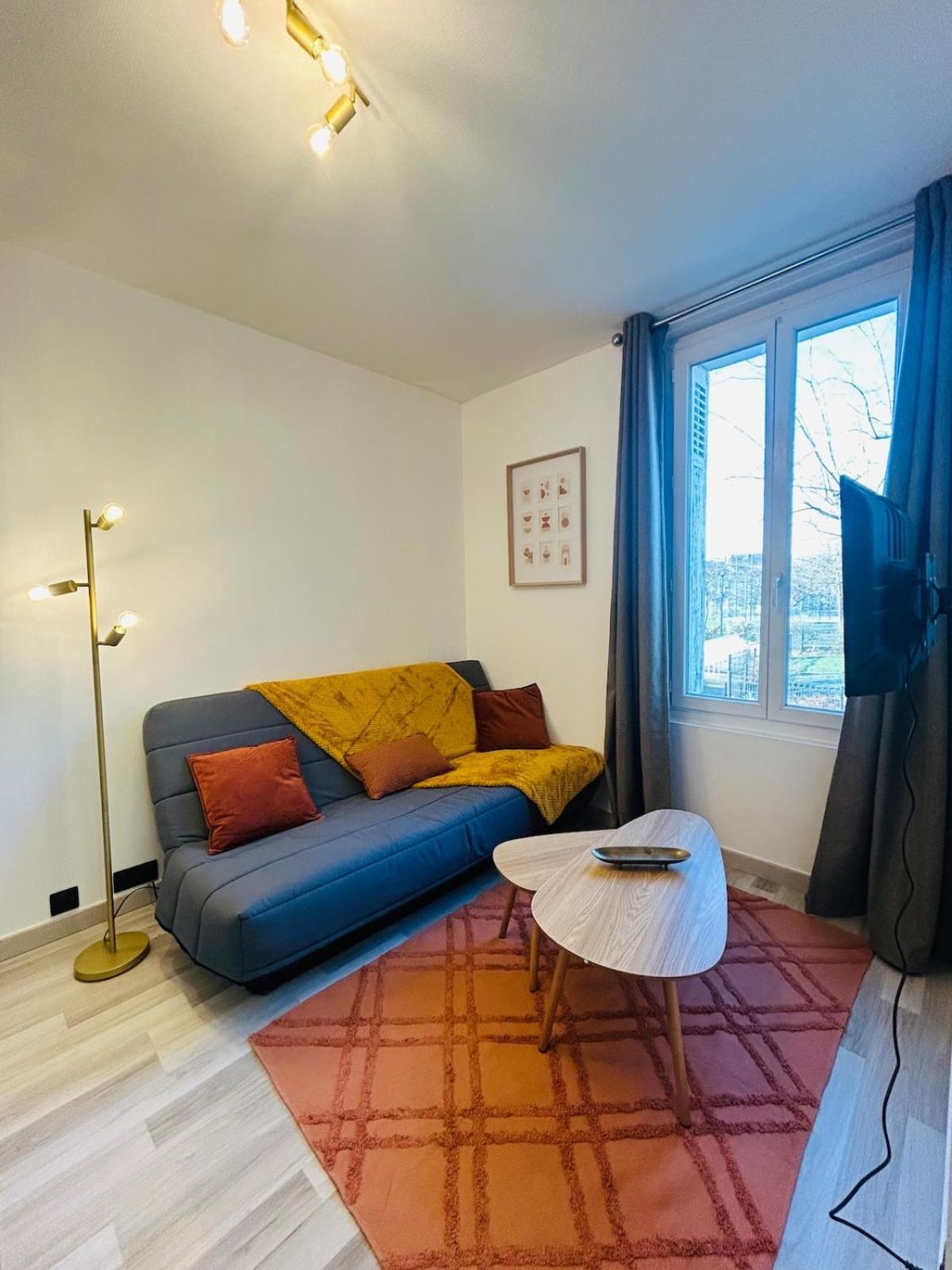 Appartement Charmant Proche Gare Tours Esterno foto