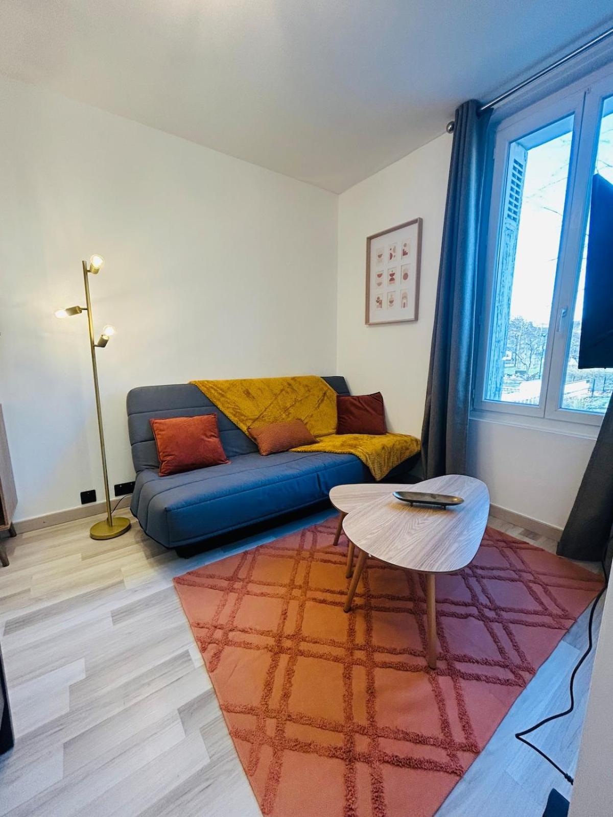 Appartement Charmant Proche Gare Tours Esterno foto